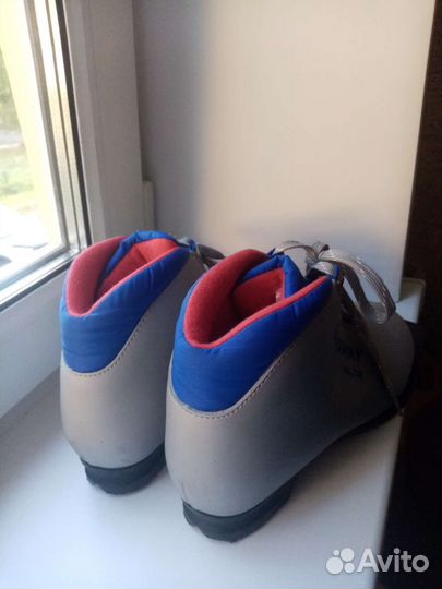 Лыжи и лыжные ботинки 36 размер