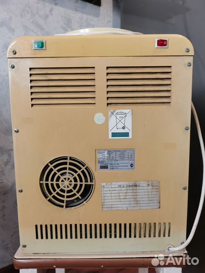 Кулер для воды настольный