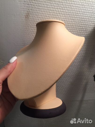 Подставка под колье. бюст