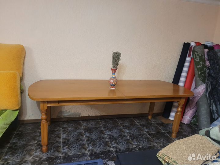 Стол обеденный