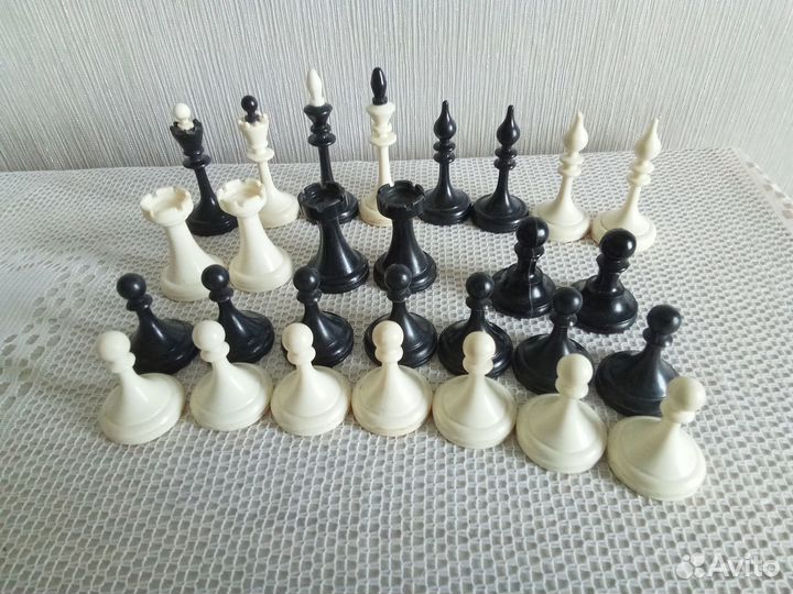 Шахматные фигурки разнобой, шашки из СССР