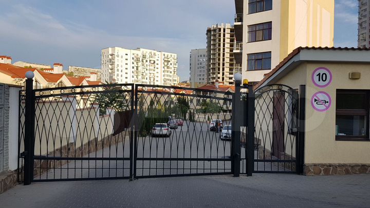 2-к. квартира, 73,8 м², 2/3 эт.