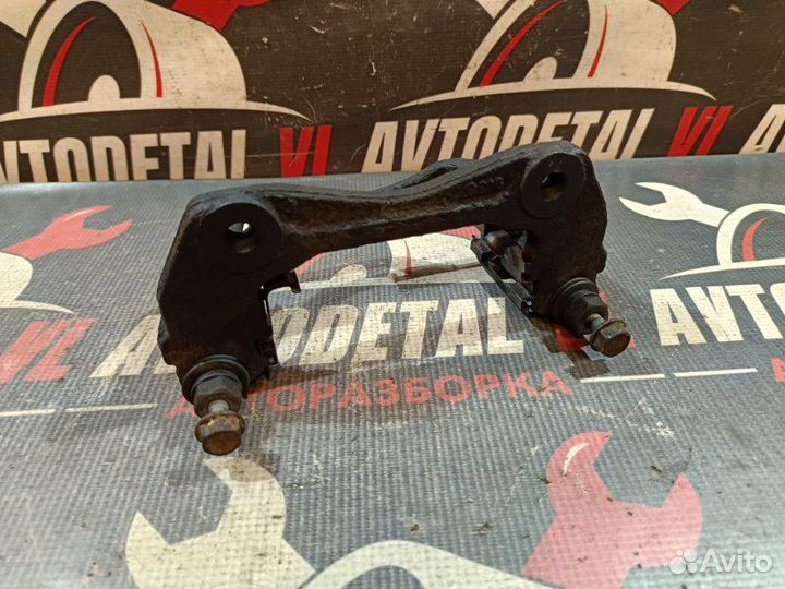 Скоба суппорта передняя правая Kia Ceed Ed