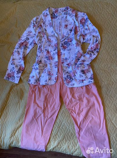 Костюм брючный и фирменные пиджаки, и жилет