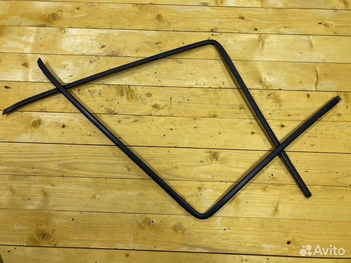 Молдинг заднего стекла bmw e34