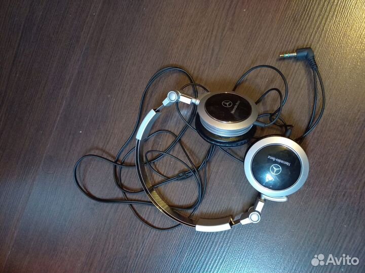 Проводные наушники Mercedes-Benz