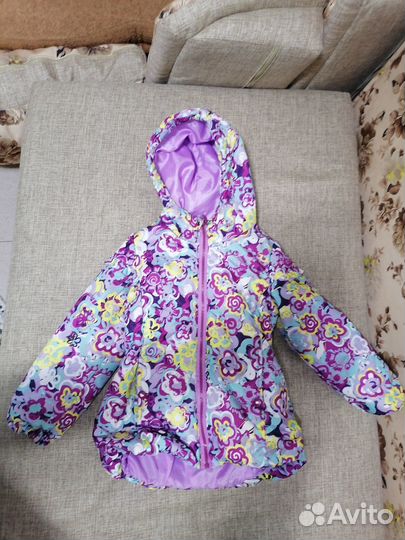Продам демисезон куртку на девочку