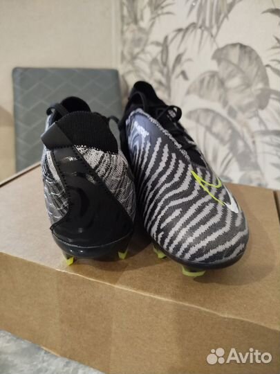 Детские футбольные бутсы