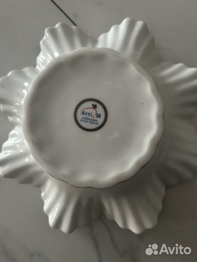 Ваза для фруктов на ножке