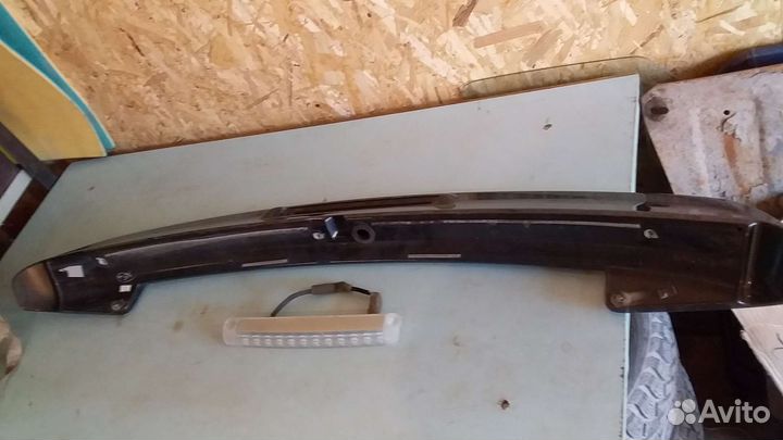 Спойлер Toyota Noah AZR60