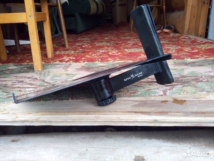 Настенная подставка для телевизора