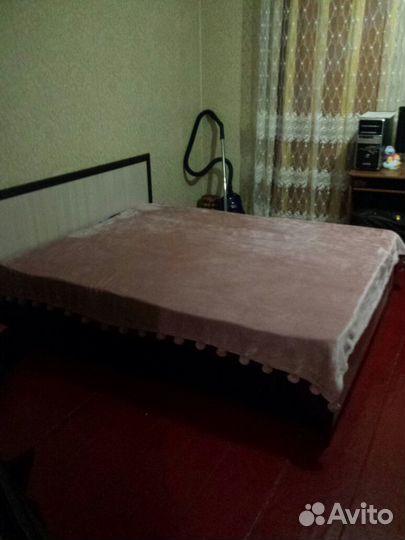 Кровать