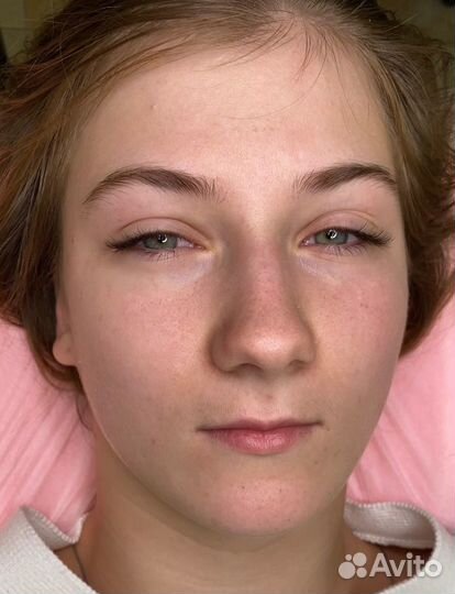 Модель на наращивание ресниц