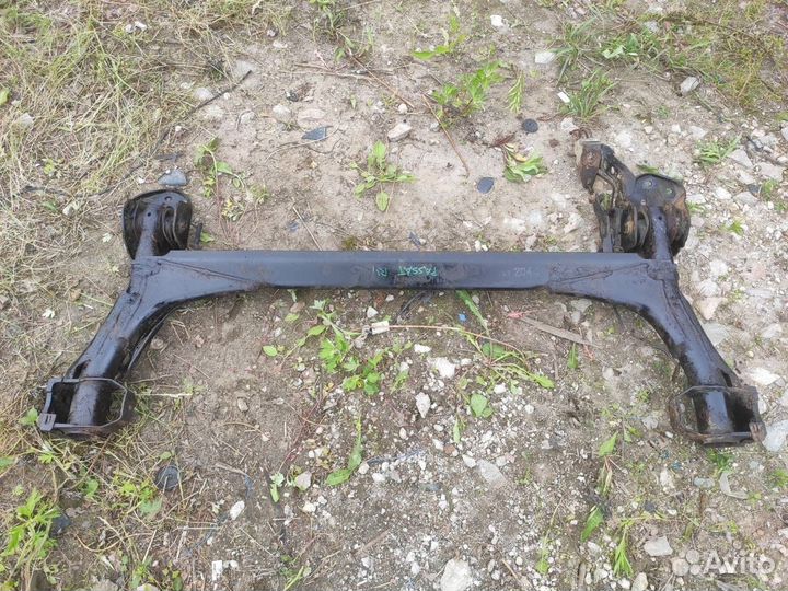 Балка подвески задняя Volkswagen Passat B4