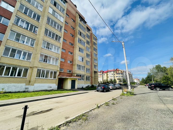 3-к. квартира, 90 м², 1/9 эт.