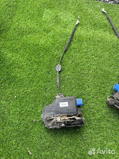 Задний правый замок Туарег порш каен 955 957