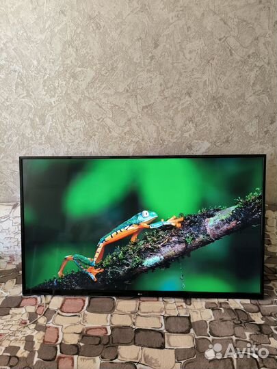 Телевизор LG 49UJ620V UHD