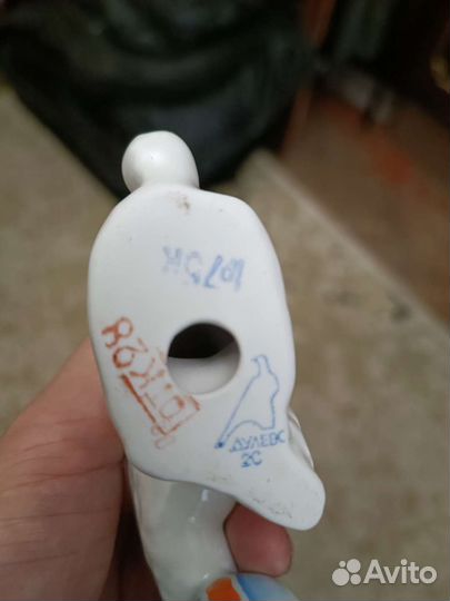 Статуэтка Пудель с мячом Дулевский фарфор