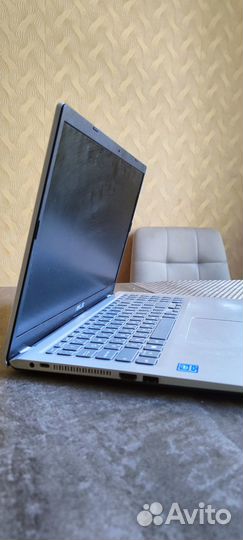 Ноутбук Asus R565M