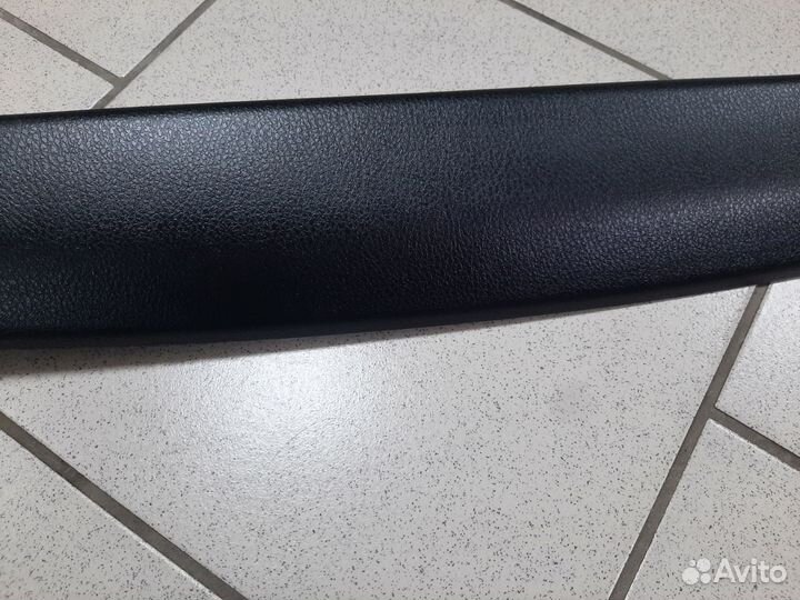 Накладка двери багажника центральная Rav 4, 40