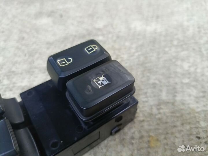 Блок кнопок эсп с дефектом Kia Sportage 3 SL