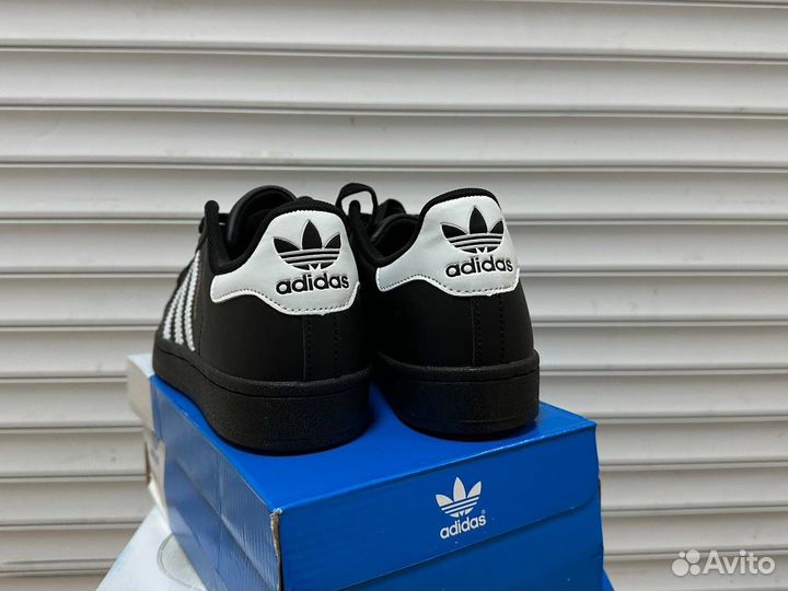 Adidas superstar black