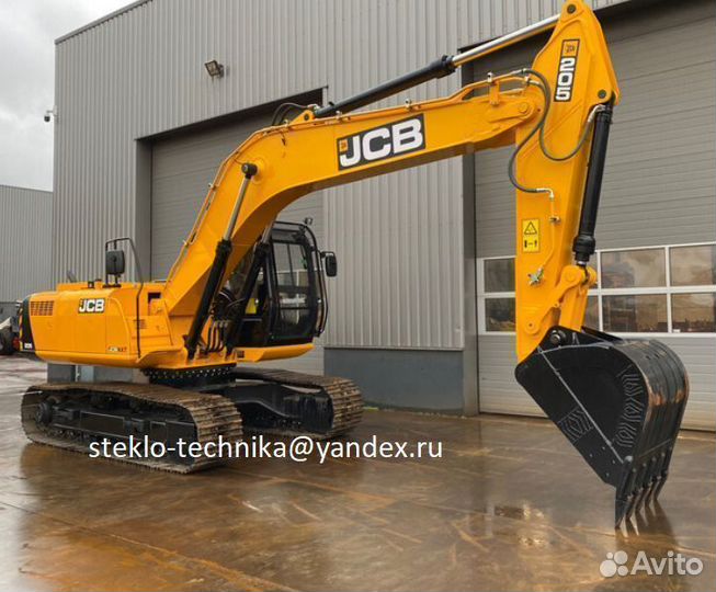 Стекло кузовное возле стрелы на JCB 205