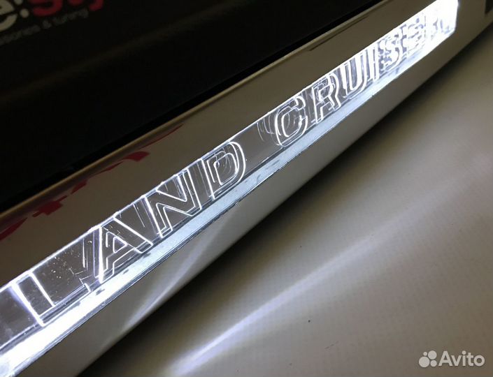 Накладки на пороги Toyota Land Cruiser 200 R1129