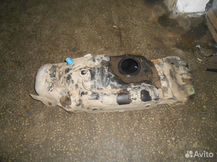 Бак топливный (Toyota Hilux)