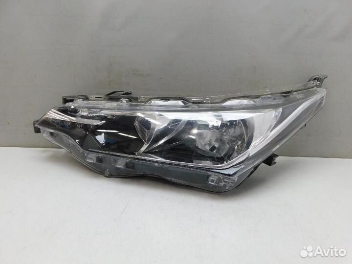 Фара левая Toyota Auris