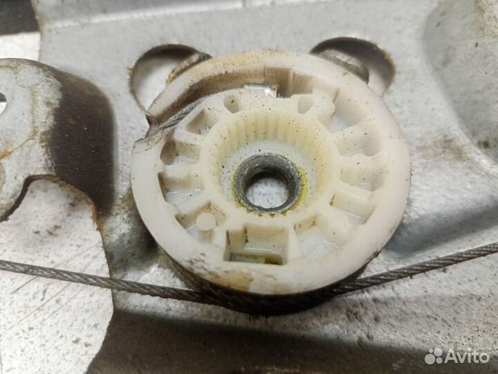 Стеклоподъемник электрический задний правый