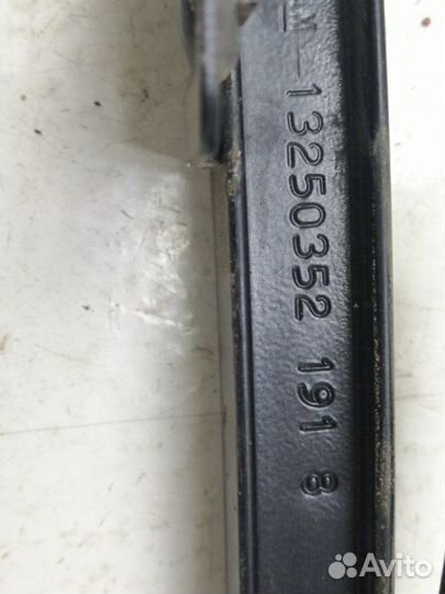 Направляющая стекла задняя левая Opel Corsa D