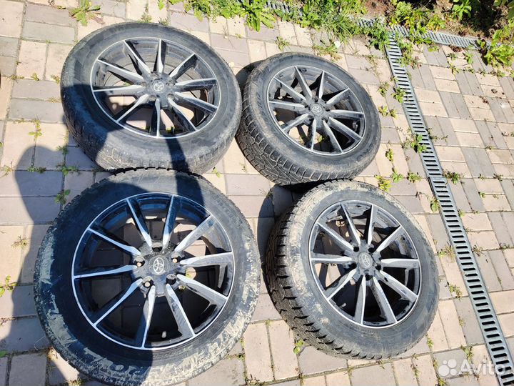 Продам комплект зимних колес