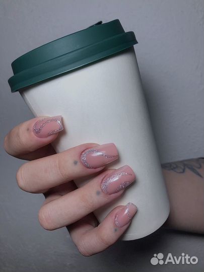 Модель на маникюр