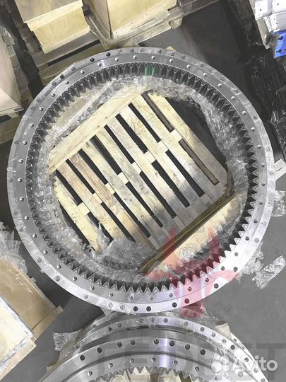 Опорно-поворотный круг Hyundai R320LC-7A