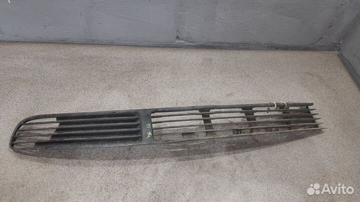 Левая декоративная решётка в бампер WV Passat B5