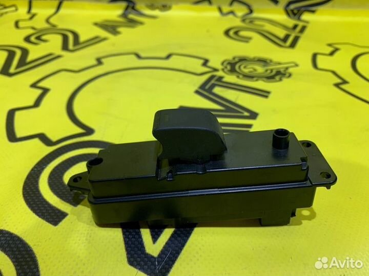 Кнопка стеклоподъемника передняя левая Mazda