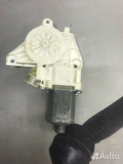 Мотор стеклоподъемника передний Mercedes-Benz