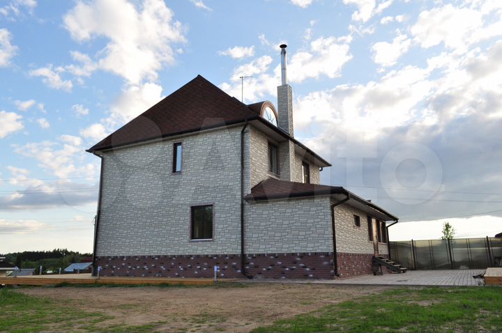 Коттедж 220 м² на участке 15 сот.