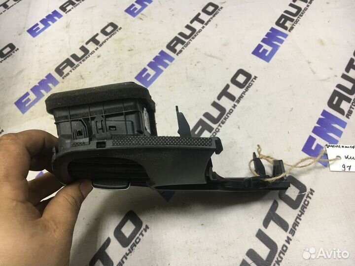 Дефлектор воздушный левый Киа Рио 4