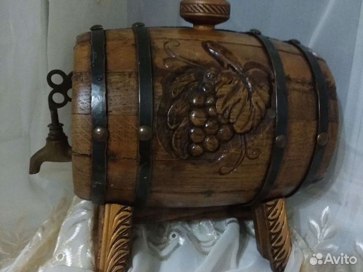 Бачонок дубовый резной