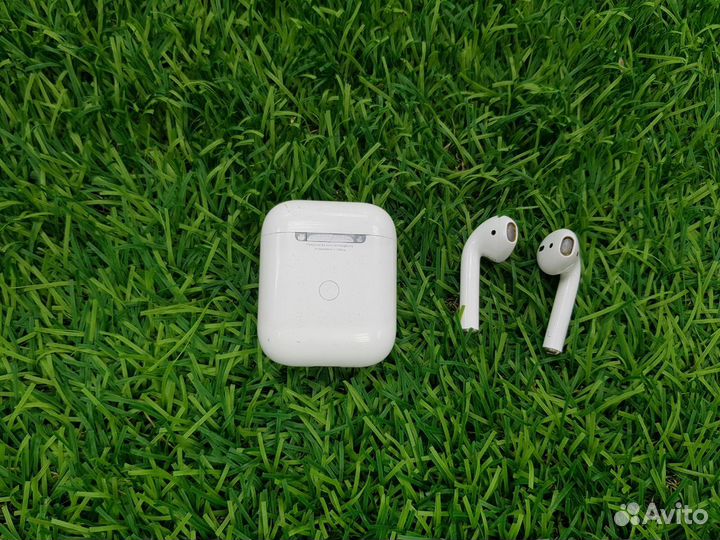 Беспроводные наушники Apple AirPods 2 с зарядным ф