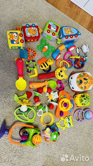 Развивающие игрушки для малышей пакетом