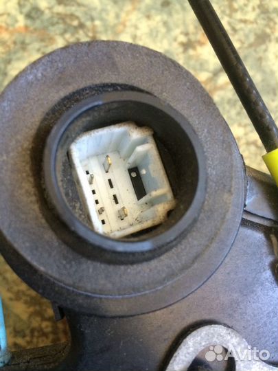 Замок двери задней правой Toyota Camry V30