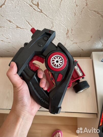 Машина на пульте управления Hotwheels