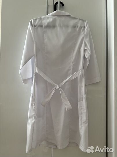 Белый медицинский халат