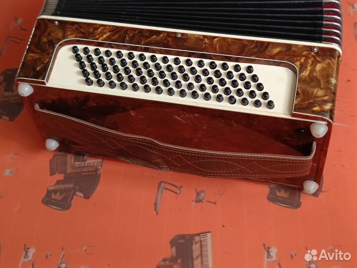 Старый новый аккордеон Аккорд Янтарный красавец