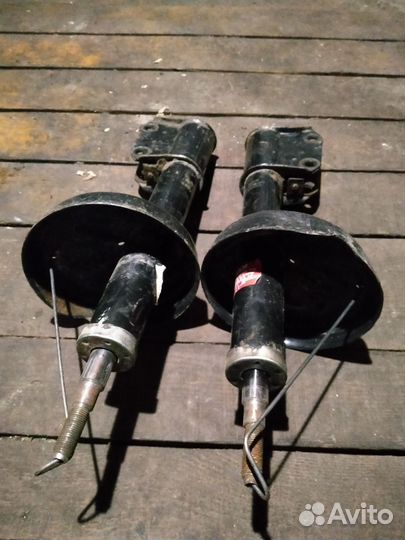 Продаются передние амортизаторы Рено симбол