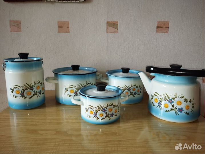 Набор эмалированной посуды