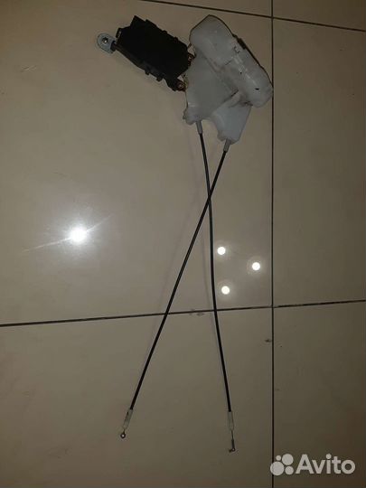 Продам замок двери для Субару